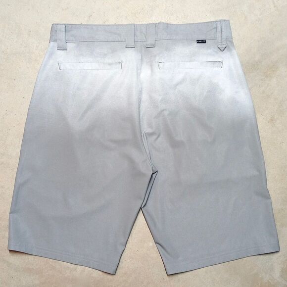 Oakley Performance Shorts Size 34 Golf Moisture Wicking Comfort Grey Ombre - Picture 2 of 7